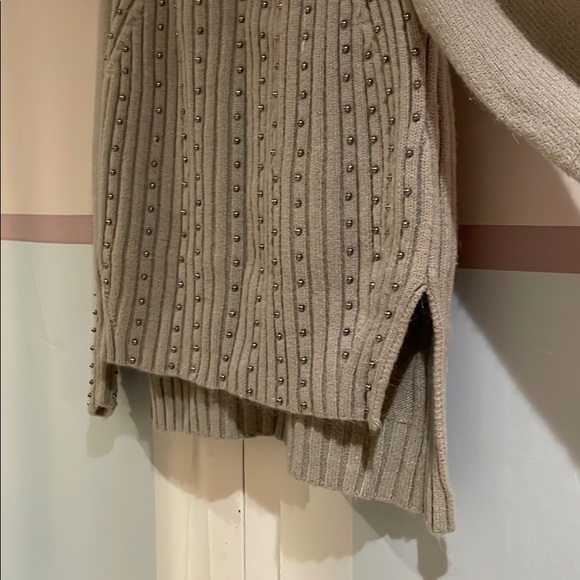 Sweatshirt - Picture 2 of 3